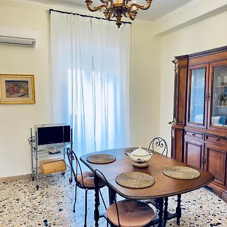 Elegant In Center Apartamento Cagliari