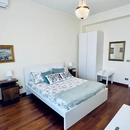 Elegant In Center קליארי