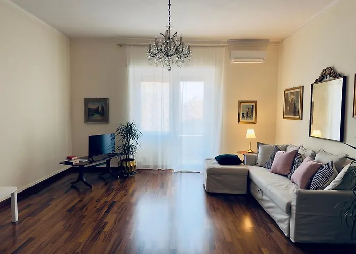 Elegant In Center דירה *